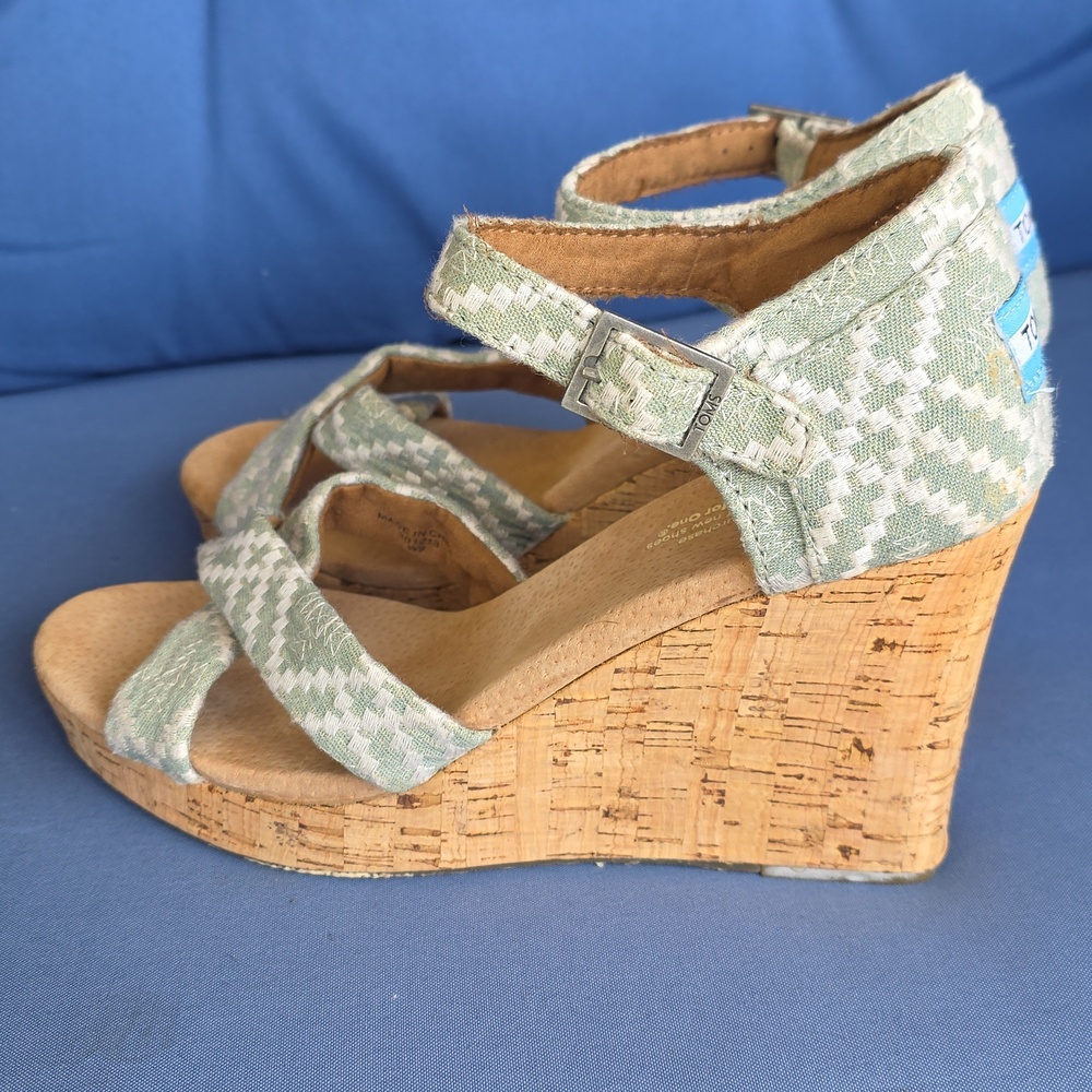 TOMS Light Green Chevron Check Wedge Sandals Size 9 Cork Heel Ankle Strap